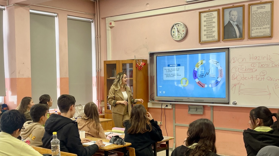 Rehberlik Servisimiz tarafından 8. Sınıf Öğrencilerimize LGS süreci, Motivasyon ve Zaman Yönetimi Semineri Verilmiştir. 